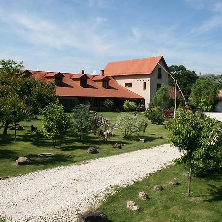 Malomdulo Farmhaz Pension Pilisborosjenő Buitenkant foto