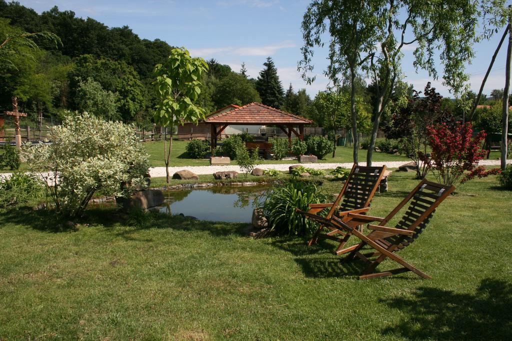 Malomdulo Farmhaz Pension Pilisborosjenő Buitenkant foto