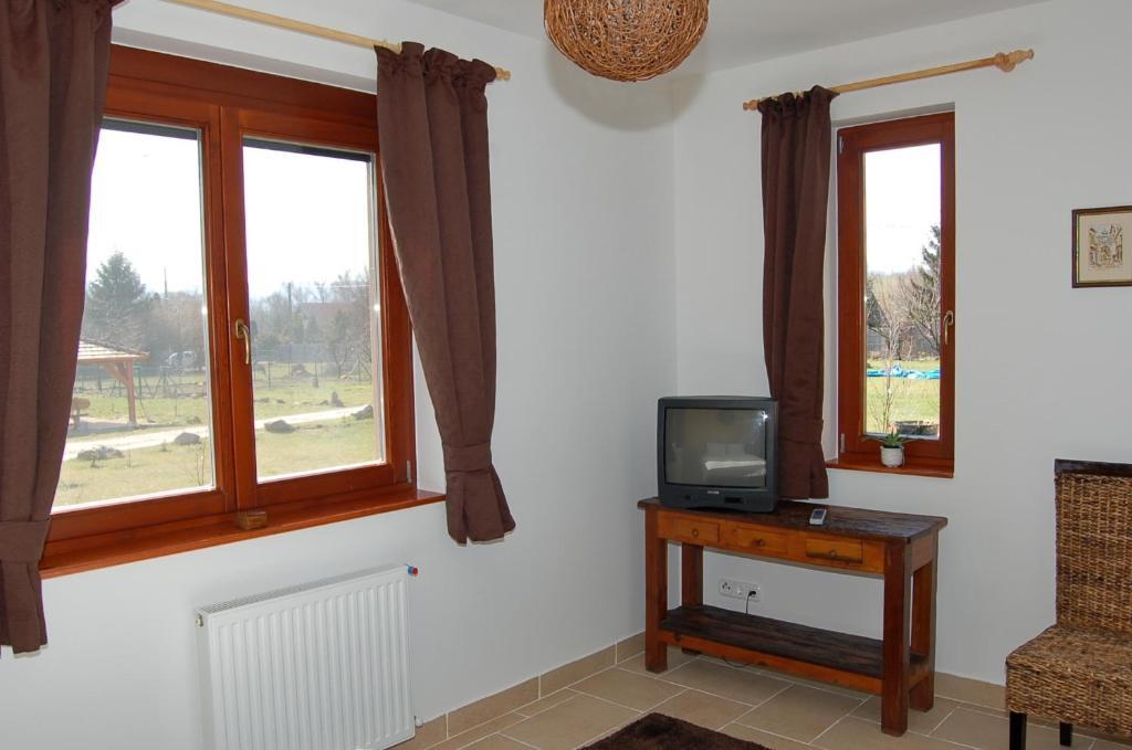 Malomdulo Farmhaz Pension Pilisborosjenő Buitenkant foto